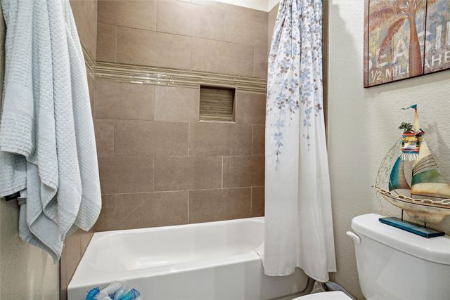 1184 Horizon Trace Drive, Azle, TX 76020
