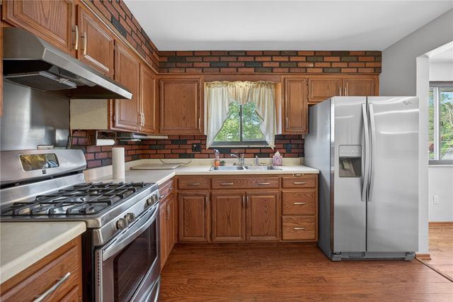 3816 Fleetwood Dr, West Mifflin, PA 15122