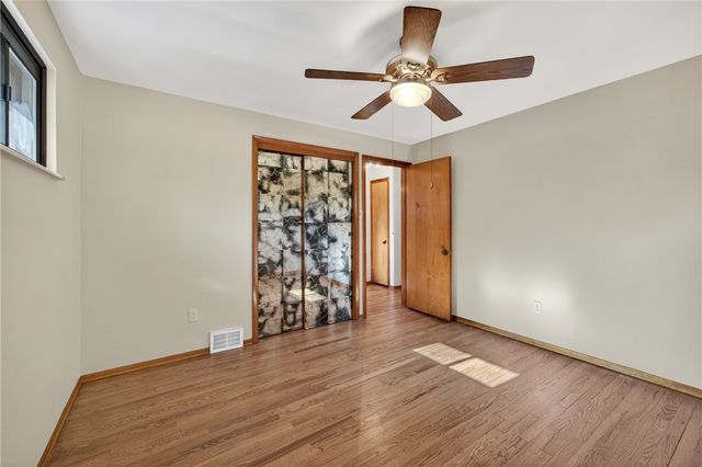 3816 Fleetwood Dr, West Mifflin, PA 15122