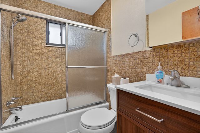 3816 Fleetwood Dr, West Mifflin, PA 15122