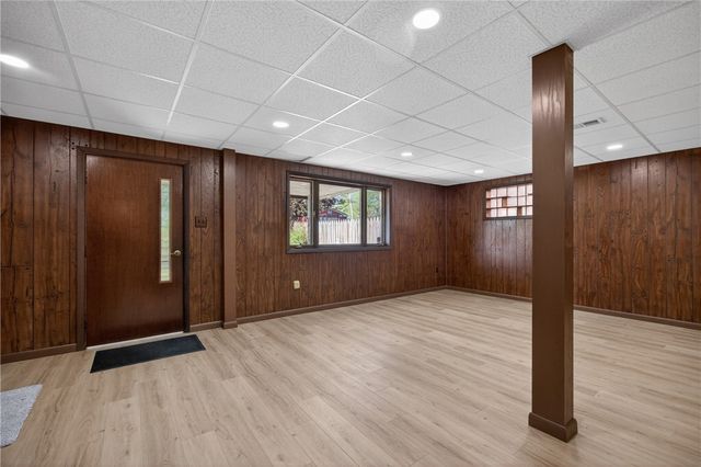 3816 Fleetwood Dr, West Mifflin, PA 15122