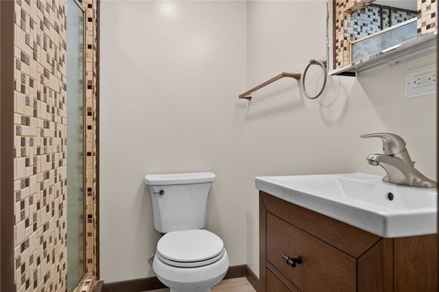 3816 Fleetwood Dr, West Mifflin, PA 15122