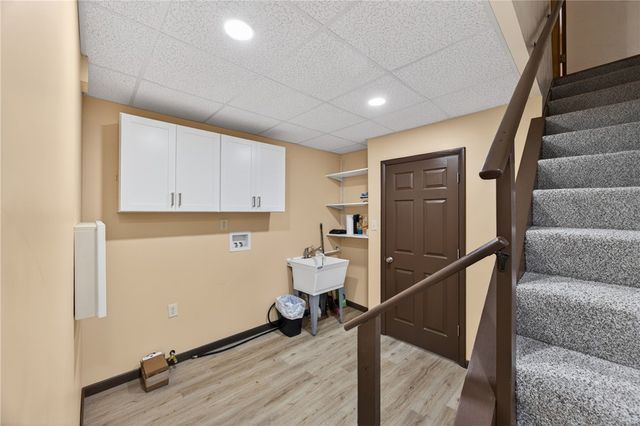 3816 Fleetwood Dr, West Mifflin, PA 15122