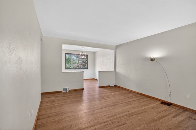 3816 Fleetwood Dr, West Mifflin, PA 15122