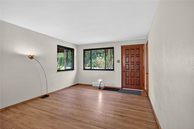 3816 Fleetwood Dr, West Mifflin, PA 15122