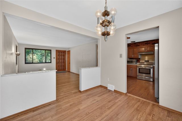 3816 Fleetwood Dr, West Mifflin, PA 15122