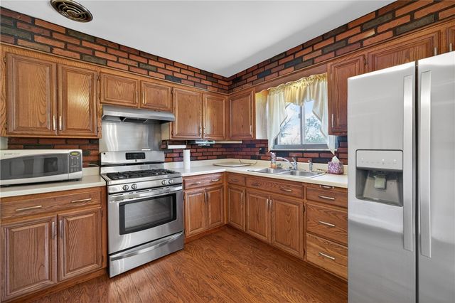 3816 Fleetwood Dr, West Mifflin, PA 15122