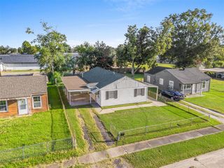 2607 8th Street, Lake Charles, LA 70615