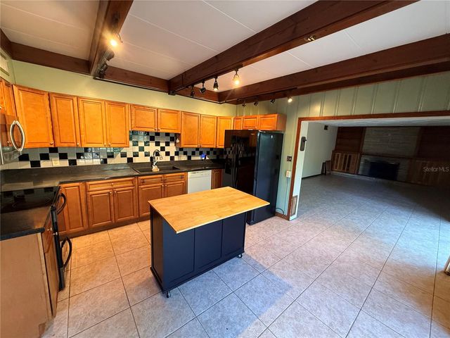 816 NW 14TH AVE., Gainesville, FL 32601