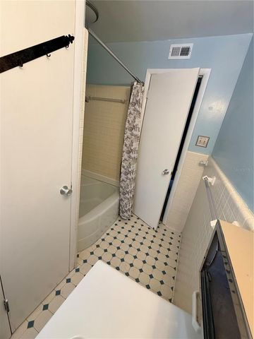 816 NW 14TH AVE., Gainesville, FL 32601