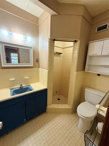 816 NW 14TH AVE., Gainesville, FL 32601