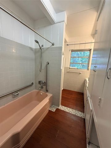 816 NW 14TH AVE., Gainesville, FL 32601