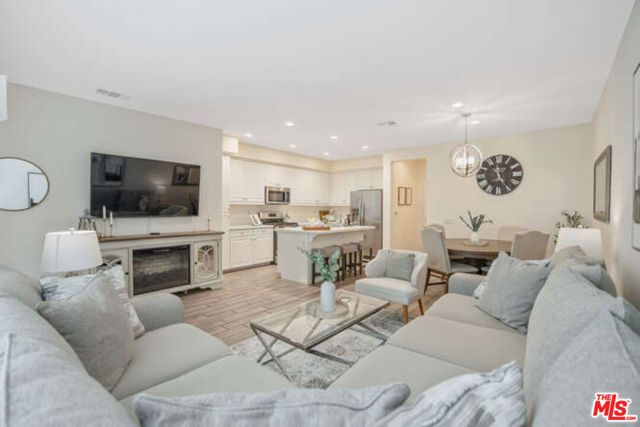 2464 Blossom Ridge Court 2, Simi Valley, CA 93063