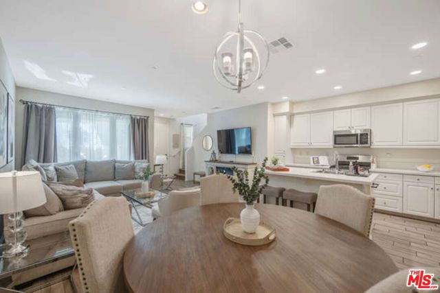 2464 Blossom Ridge Court 2, Simi Valley, CA 93063