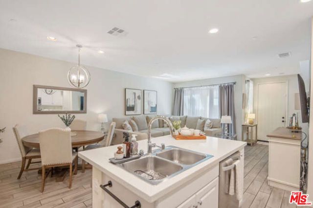 2464 Blossom Ridge Court 2, Simi Valley, CA 93063