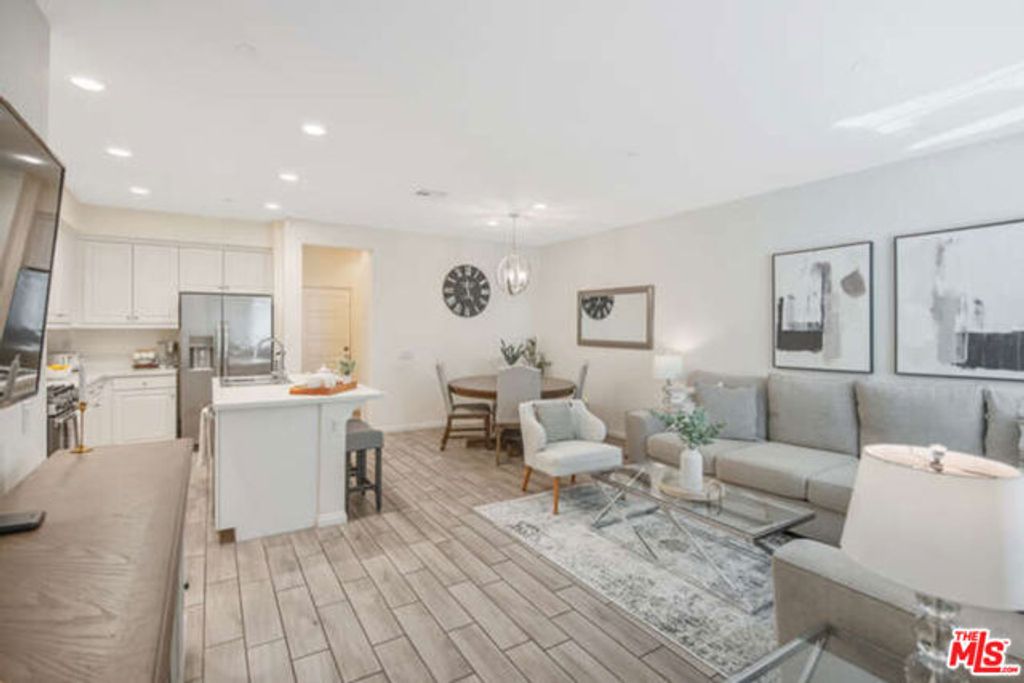 2464 Blossom Ridge Court 2, Simi Valley, CA 93063