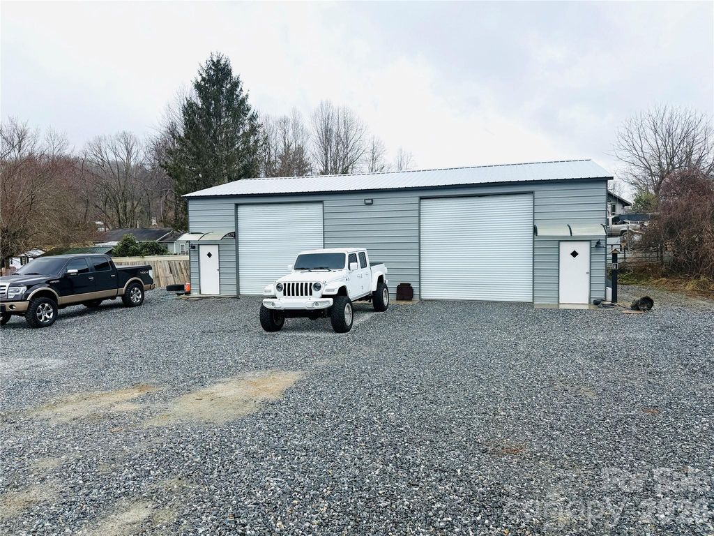 3021 Spartanburg Highway, East Flat Rock, NC 28726