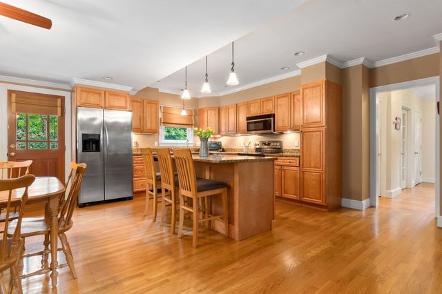 135 Linebrook Rd, Ipswich, MA 01938