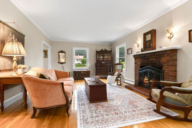 135 Linebrook Rd, Ipswich, MA 01938