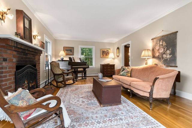 135 Linebrook Rd, Ipswich, MA 01938