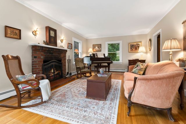 135 Linebrook Rd, Ipswich, MA 01938