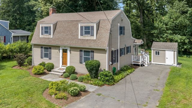 135 Linebrook Rd, Ipswich, MA 01938