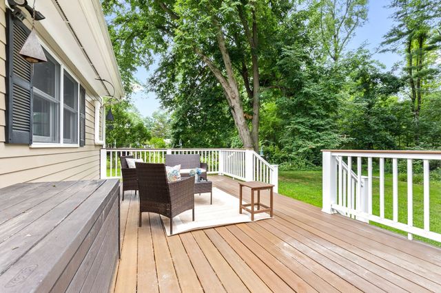135 Linebrook Rd, Ipswich, MA 01938