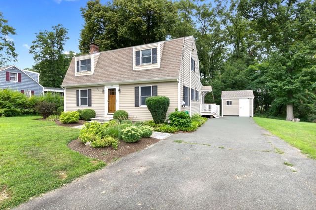 135 Linebrook Rd, Ipswich, MA 01938