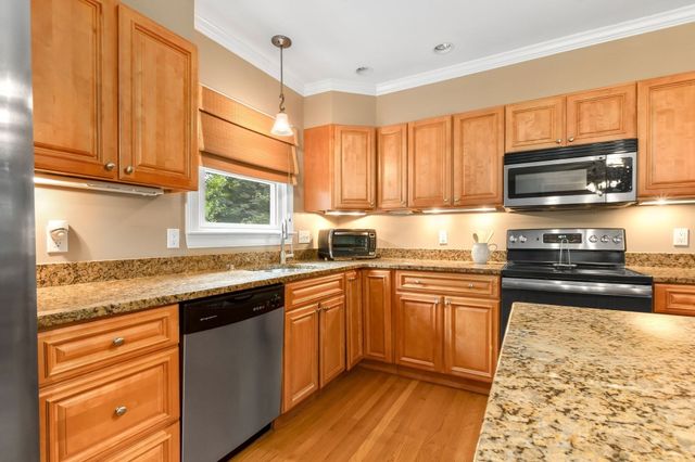 135 Linebrook Rd, Ipswich, MA 01938