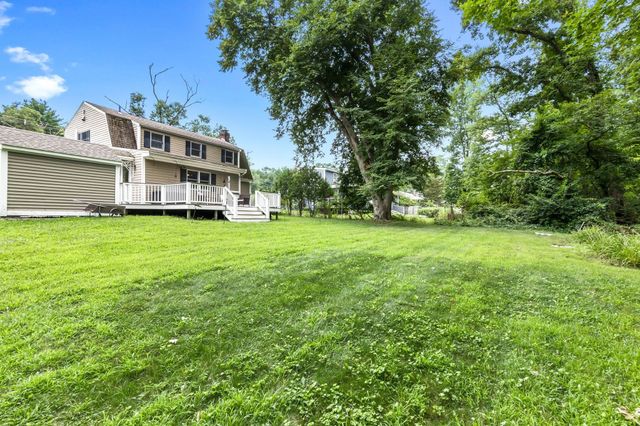 135 Linebrook Rd, Ipswich, MA 01938