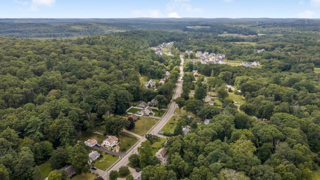 135 Linebrook Rd, Ipswich, MA 01938