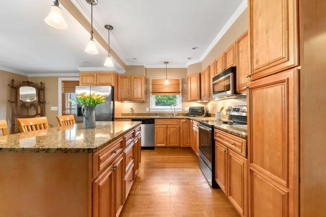 135 Linebrook Rd, Ipswich, MA 01938
