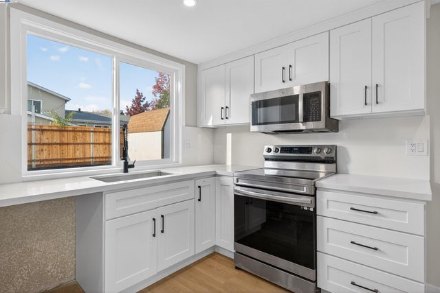 312 Lance Dr, Vacaville, CA 95687