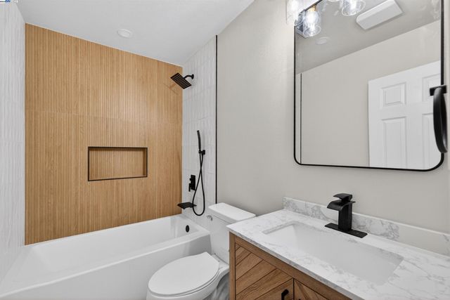 312 Lance Dr, Vacaville, CA 95687