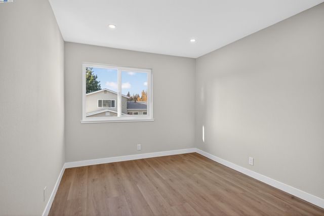 312 Lance Dr, Vacaville, CA 95687