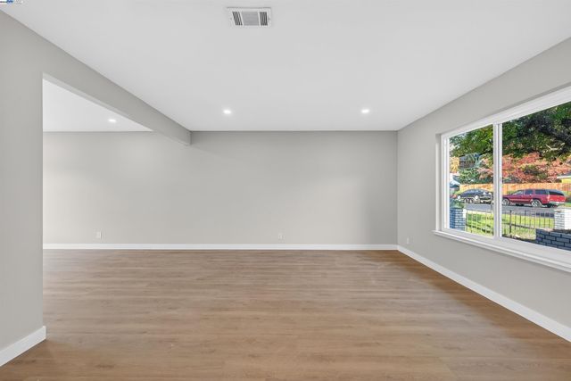 312 Lance Dr, Vacaville, CA 95687