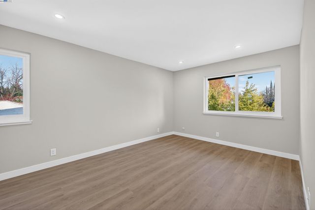 312 Lance Dr, Vacaville, CA 95687