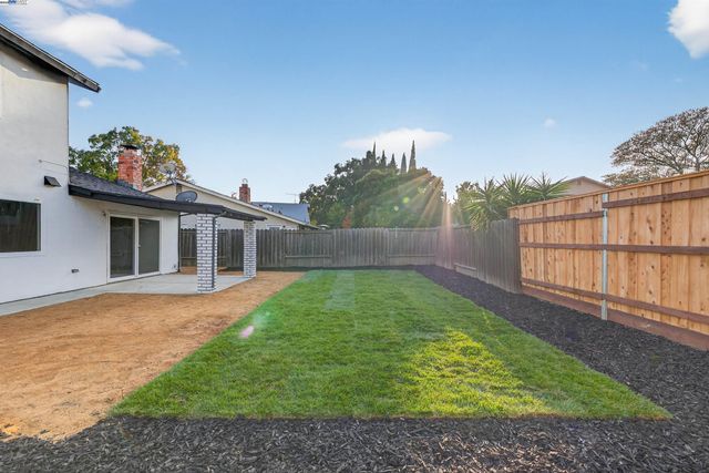 312 Lance Dr, Vacaville, CA 95687