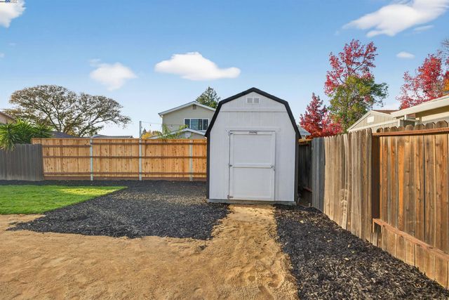 312 Lance Dr, Vacaville, CA 95687