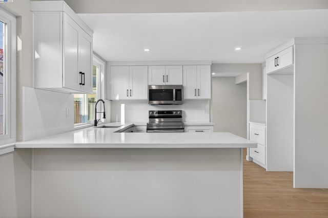 312 Lance Dr, Vacaville, CA 95687