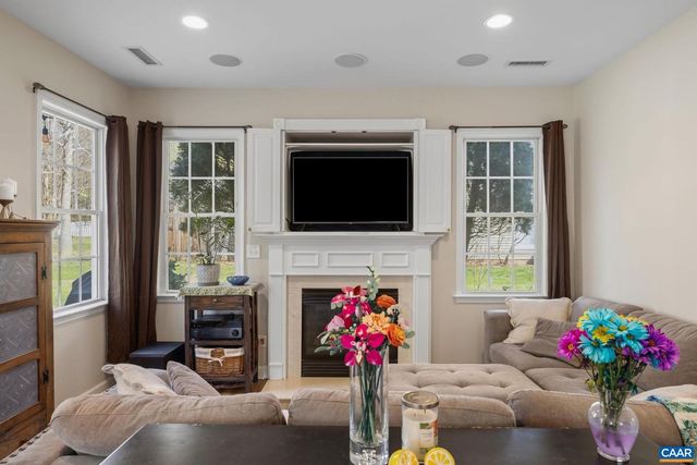 5518 HILL TOP ST, Crozet, VA 22932