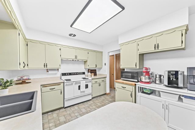 4447 W Midland DRIVE, Milwaukee, WI 53219