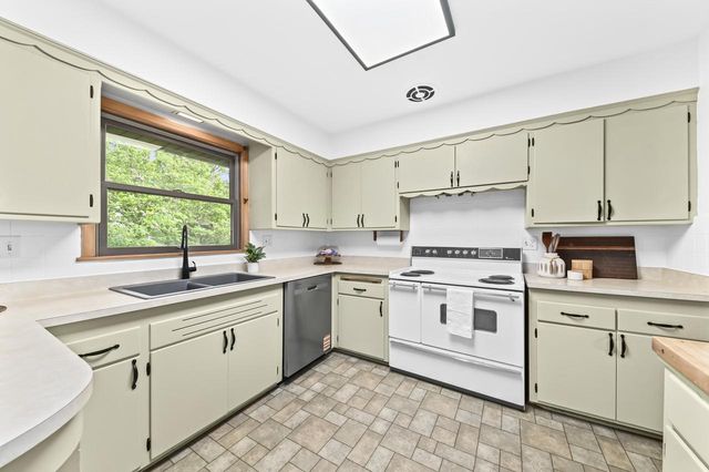 4447 W Midland DRIVE, Milwaukee, WI 53219