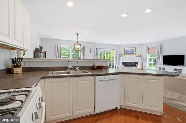 272 HAMPSHIRE DR, Sellersville, PA 18960