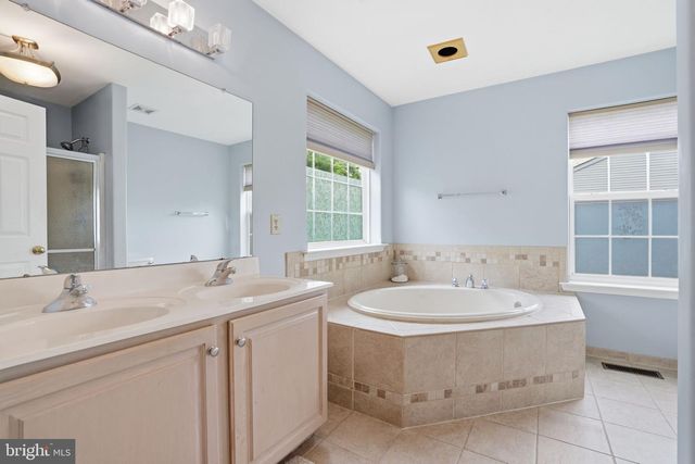 272 HAMPSHIRE DR, Sellersville, PA 18960