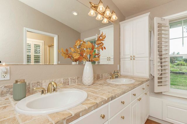 425 S Modoc Avenue, Medford, OR 97504