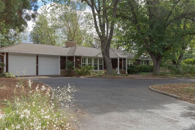 425 S Modoc Avenue, Medford, OR 97504