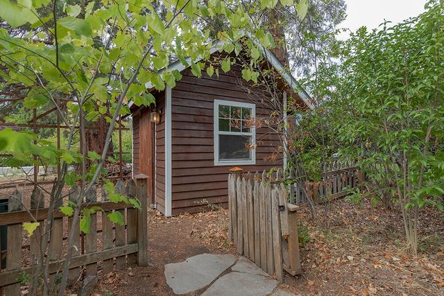 425 S Modoc Avenue, Medford, OR 97504