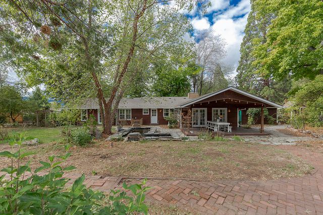 425 S Modoc Avenue, Medford, OR 97504