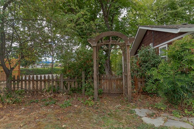 425 S Modoc Avenue, Medford, OR 97504